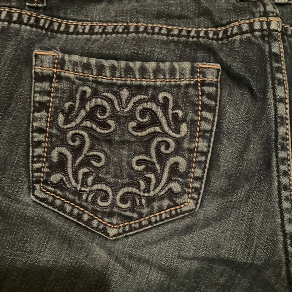 Denver Hayes Low Rise Bootcut Skinny Jeans with Pocket Details - Picture 4 of 5